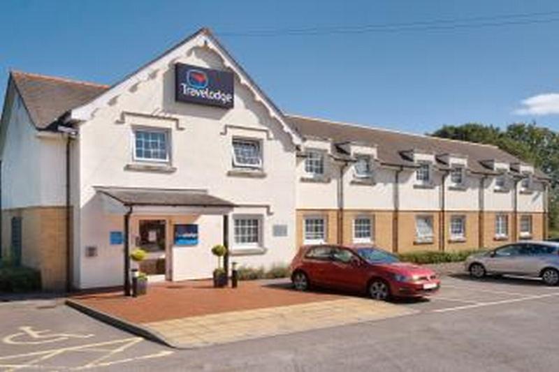 Travelodge Cardiff Airport Exterior photo